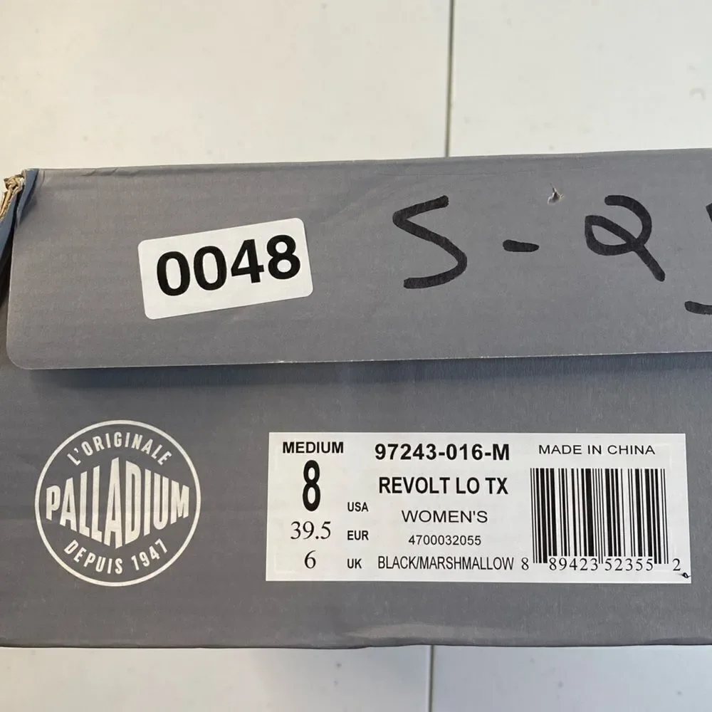 NIB Palladium Women’s Revolt Lo TX Black White Chunky Sole Sneaker Shoe - Size 8